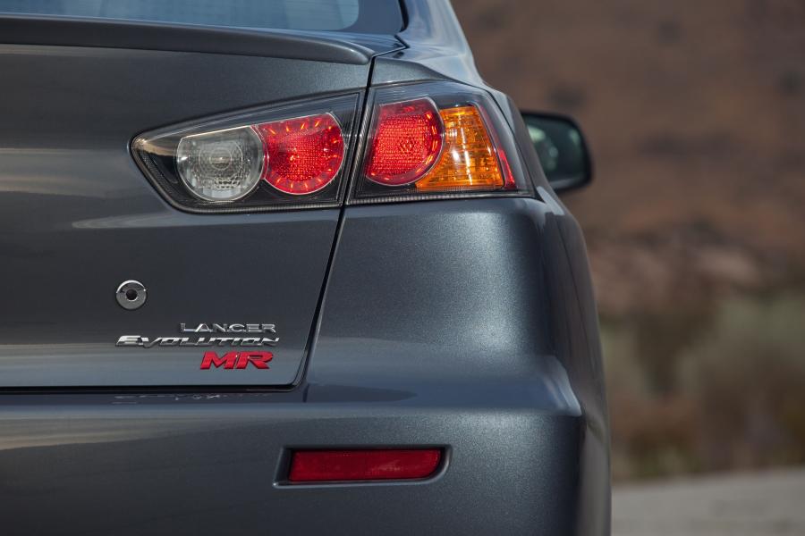  Mitsubishi Lancer Evolution X MR Touring 2012 года  (фото 16 из 34)